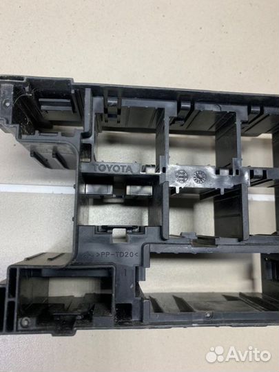Корпус блока предохранителей Toyota Land Cruiser