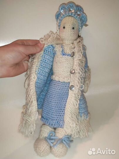 Кукла вязаная снегурочка
