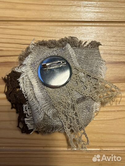 Броши Эконика