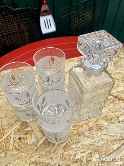 Графин со стаканами