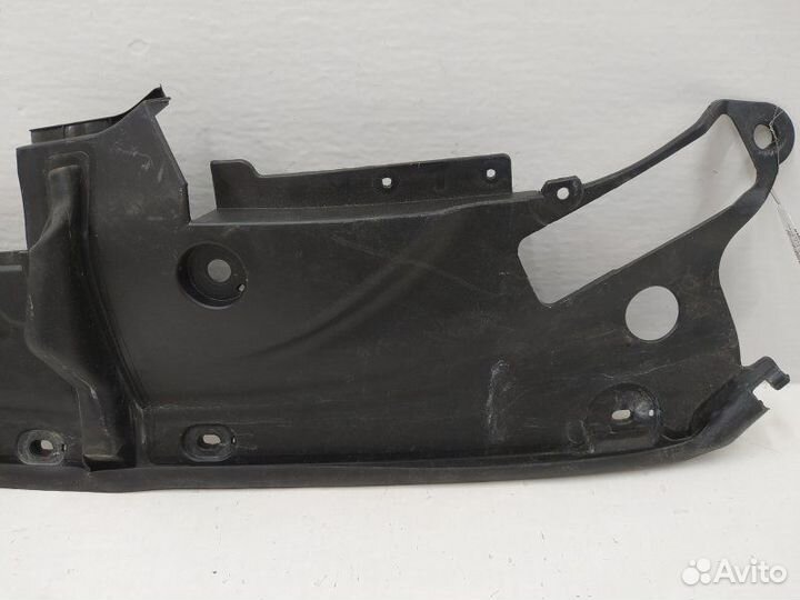 Б/У Накладка декоративная Под капотом, правая