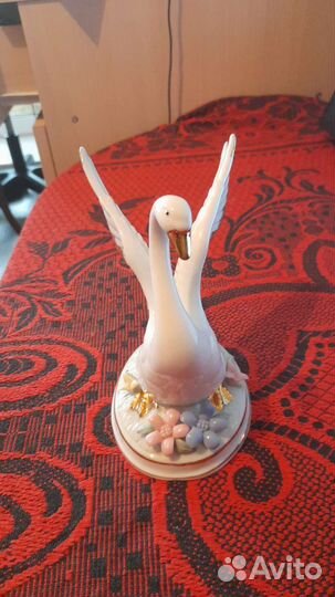 Лебедь статуэтка