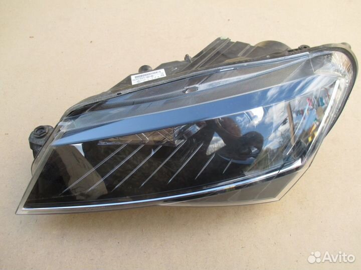 Фара левая ксенон Skoda Superb 3