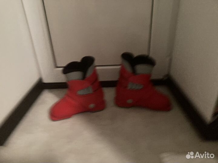 Горные лыжи и ботинки