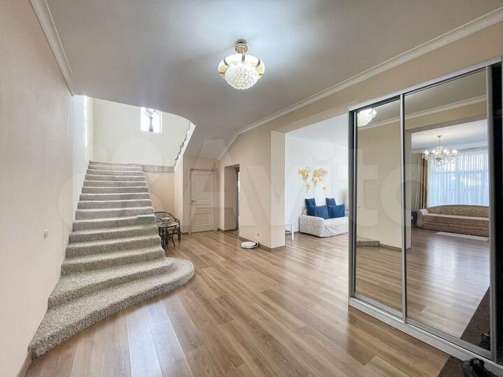 Дом 343 м² на участке 10 сот.