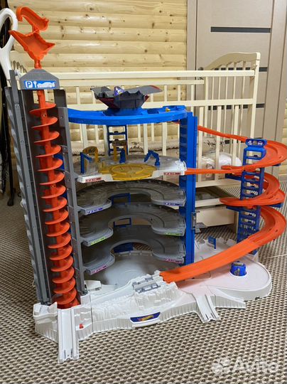 Набор игровой Hot Wheels Супергараж