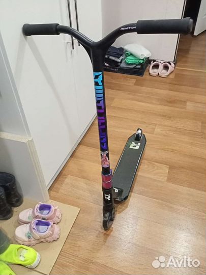 Трюковой самокат reaction