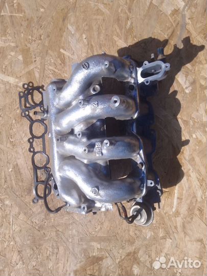 Впускной коллектор Nissan SR18DE Bluebird U14