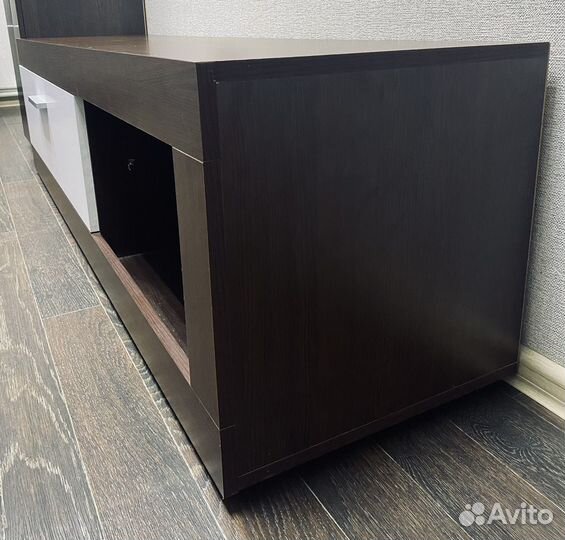 Тумба под телевизор или полка настенная