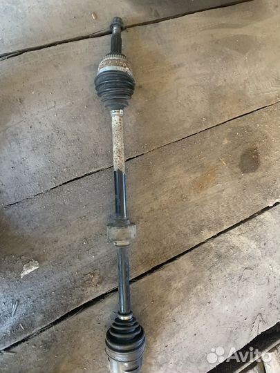 Привод правый toyota avensis 1zz-fe