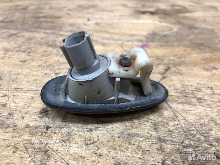 Повторитель поворотника Mitsubishi Galant 7