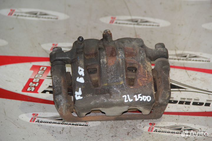 Суппорт перед лево c Nissan Elgrand NE51 VQ35DE