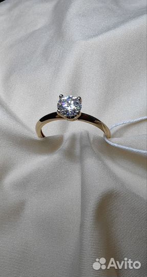 Золотое кольцо с и.бриллиантом новое 16