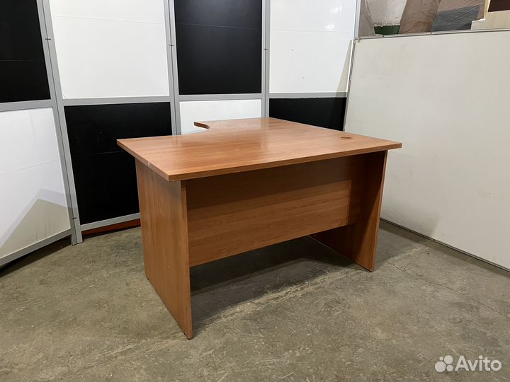 Стол офисный угловой 120х120х73см