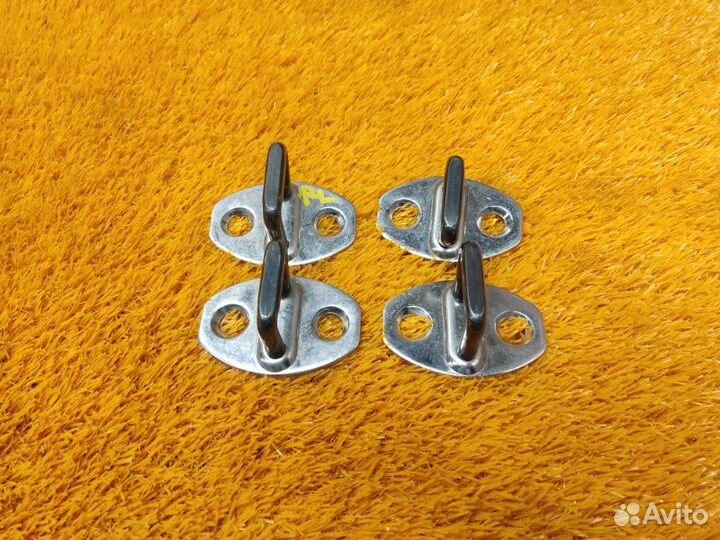 Петля замка двери Volkswagen Tiguan 5N cawa 2009