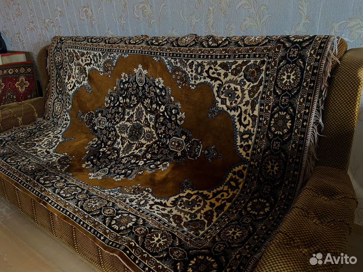 Диван с двумя креслами