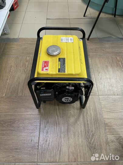 Бензиновый генератор Champion GG1300 тмн10