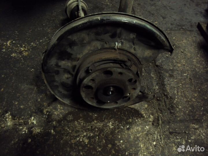 Ступица задняя левая Мерседес 203