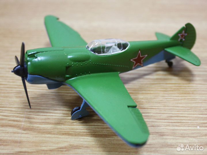 Модель истребителя 