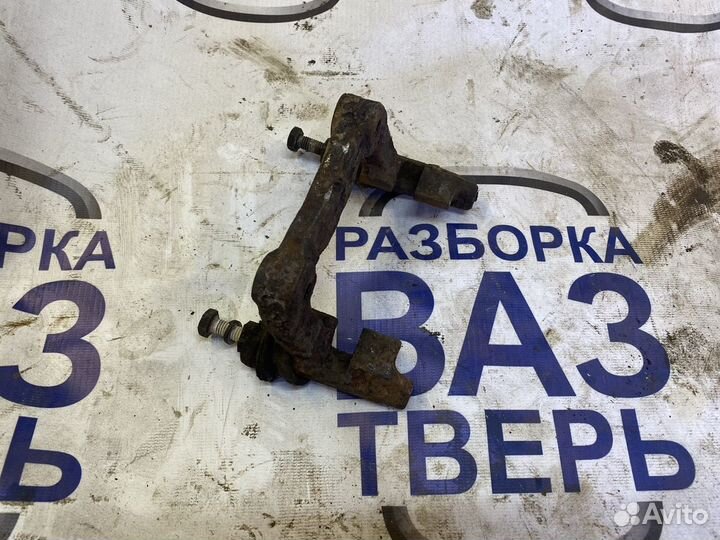 Скоба заднего суппорта Октавия Тур