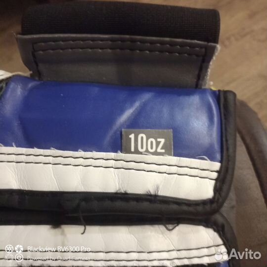 Перчатки для тайского бокса и защита ног