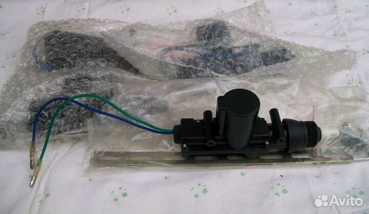 Электропривод замка двери автомобиля