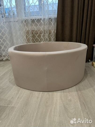 Сухой бассейн с шарами