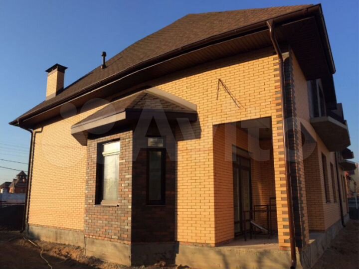 Коттедж 205 м² на участке 4 сот.