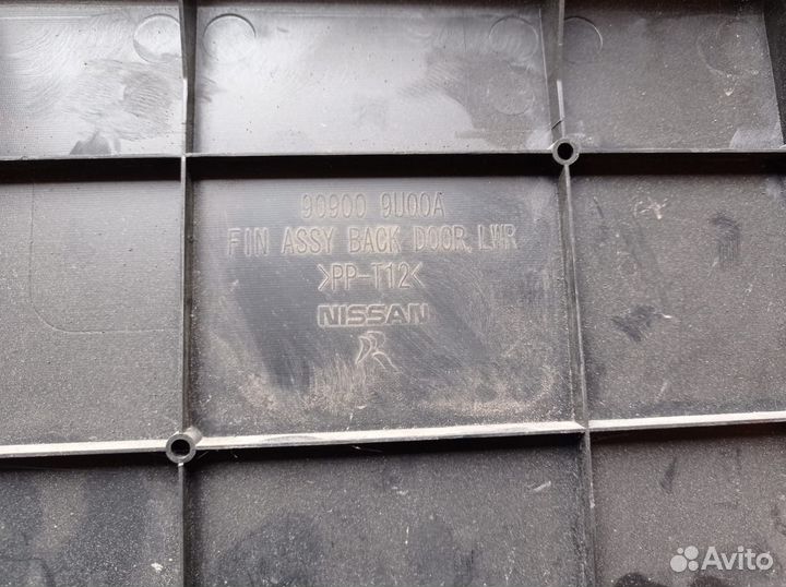 Обшивка двери багажника Nissan note