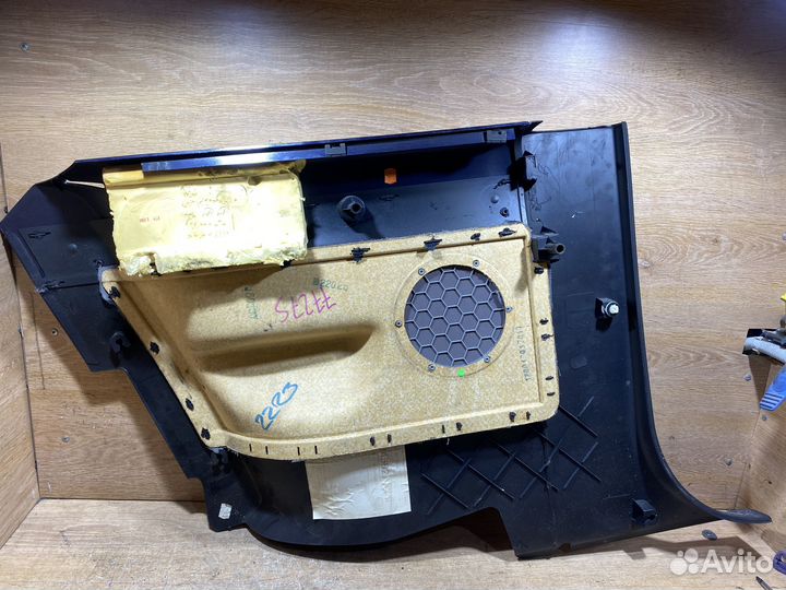 Обшивка задняя правая VW New Beetle A4 79275