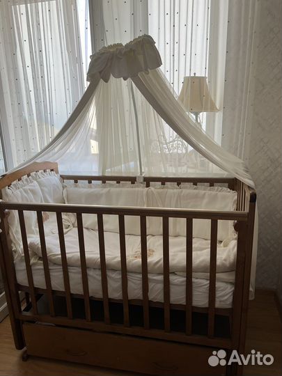 Детская кроватка с балдахином