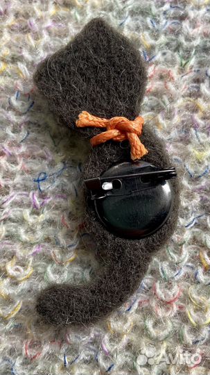 Брошь ручной работы из шерсти