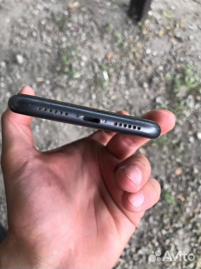 Телефон iPhone 11