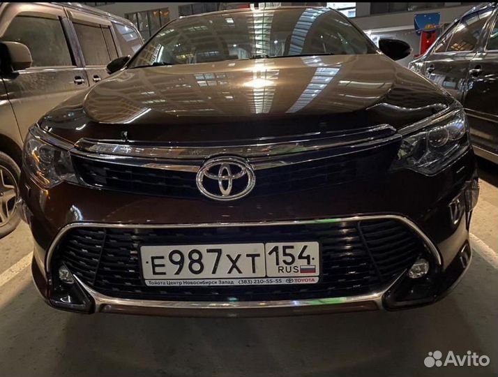 Camry 55 Решетка Exclusive рестайлинг O2QE6