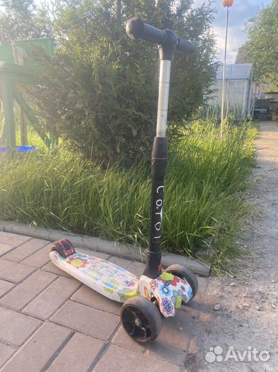 Самокат трехколесный