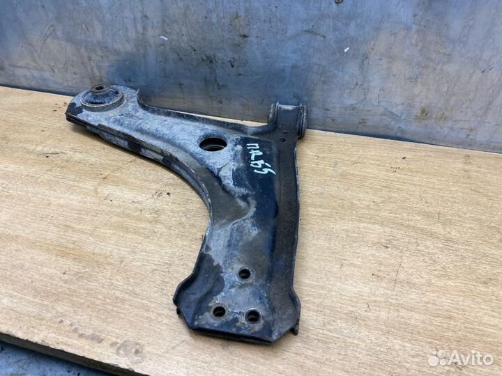 Рычаг подвески передний правый Chevrolet Lacetti