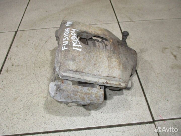 Суппорт передний правый Ford Fusion