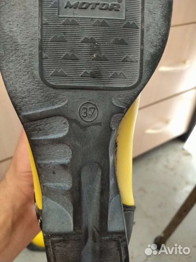 Лыжи и лыжные ботинки