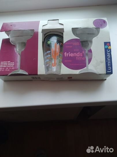 Шейкер для коктейлей и фужеры