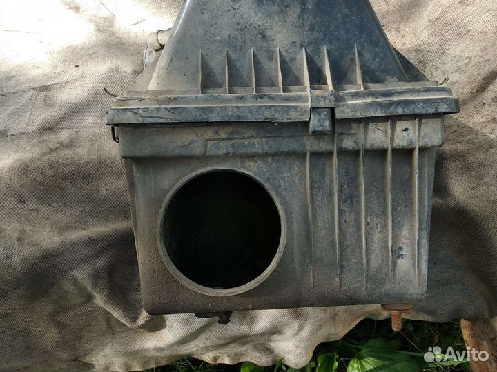 Корпус воздушного фильтра Jeep grand Cherokee zj