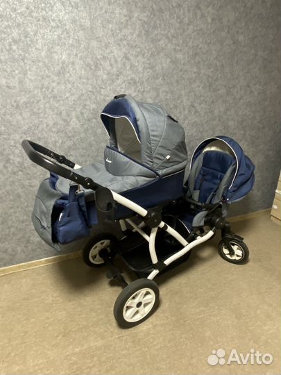 Двухместная коляска