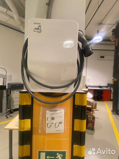 Зарядная станция Schneider для электромобилей