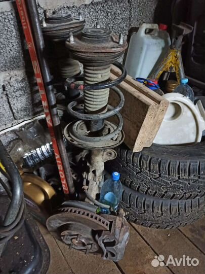 Поворотные кулаки левый и правый в сборе на rav4