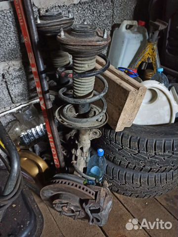 Поворотные кулаки левый и правый в сборе на rav4