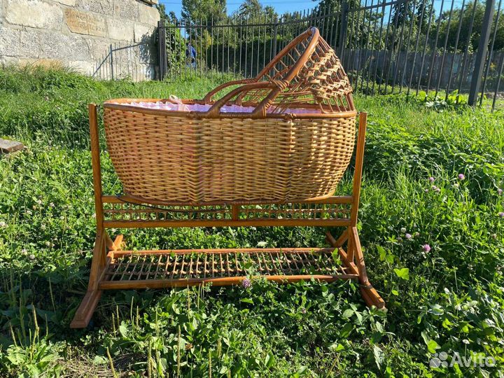 Плетёная кроватка-колыбель