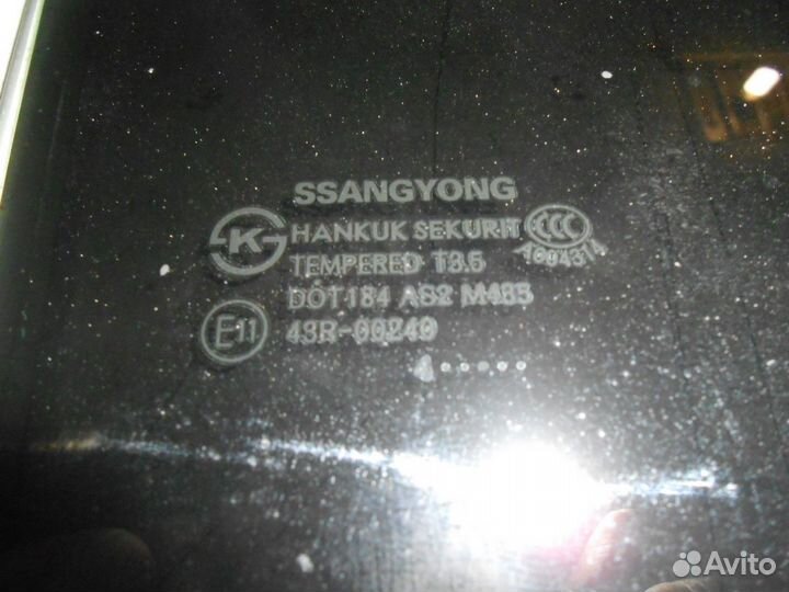 Стекло заднее правое