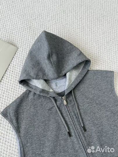 Жилет Brunello Cucinelli с капюшоном