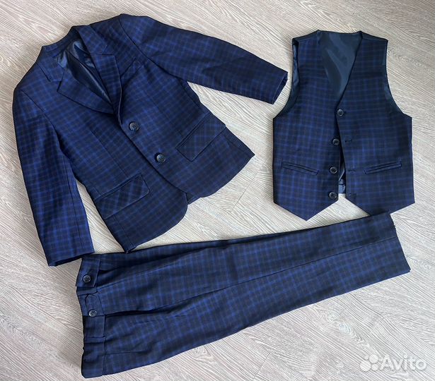 Костюм тройка школьный