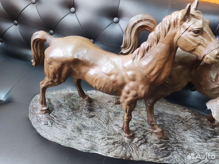 Бронзовая скульптура с лошадьми