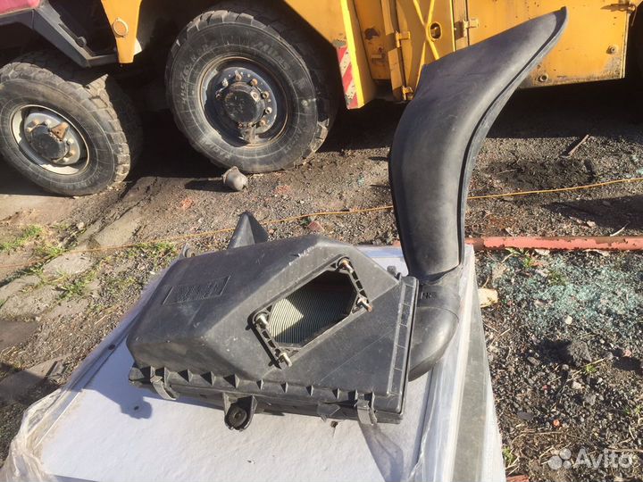 Корпус воздушного фильтра на митсубиси каризма